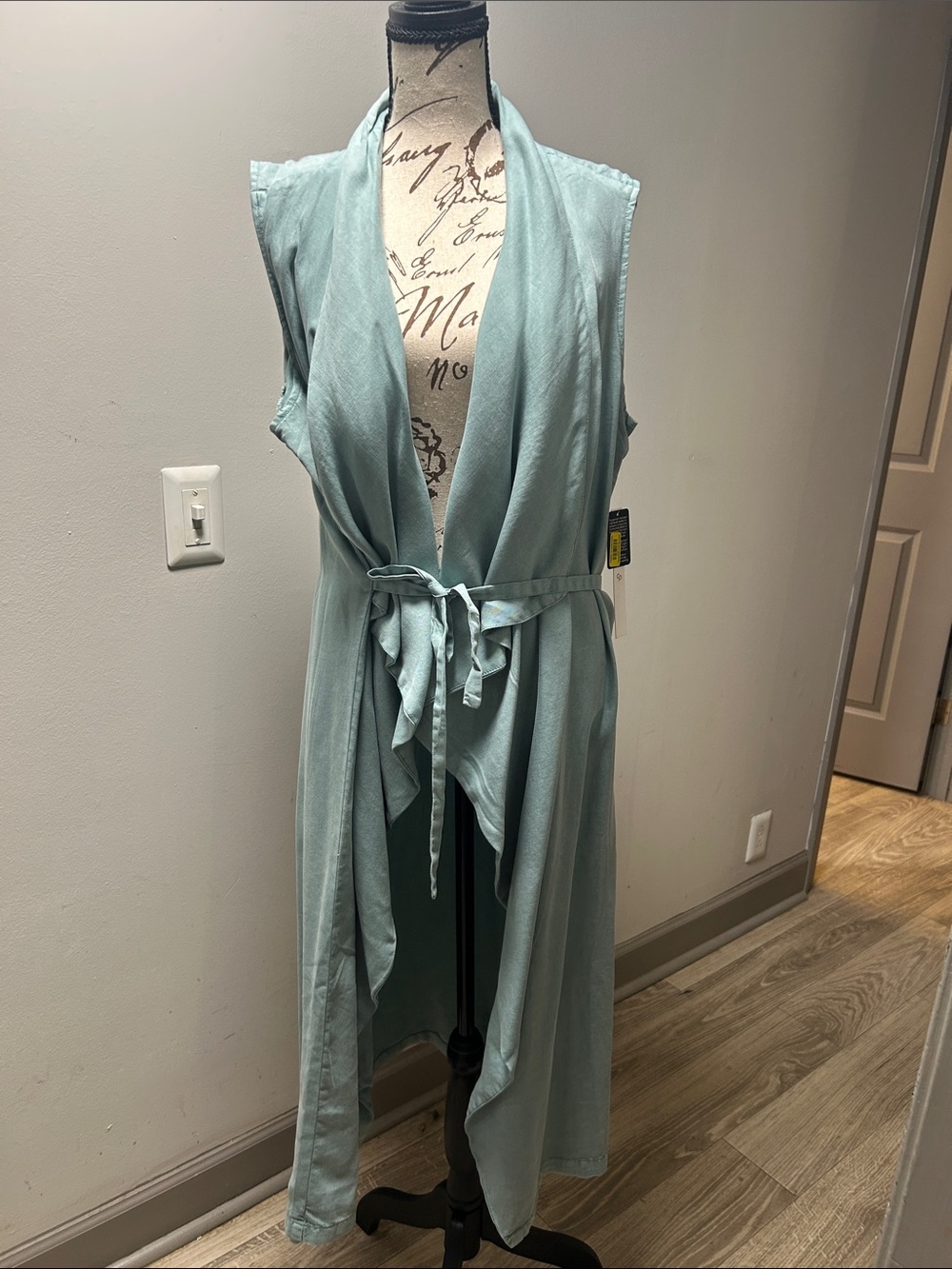 Celebrity Pink Light Sage Green Sleeveless Duster Vest
